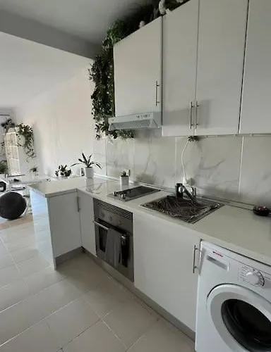 Marina Del Sol 121 *